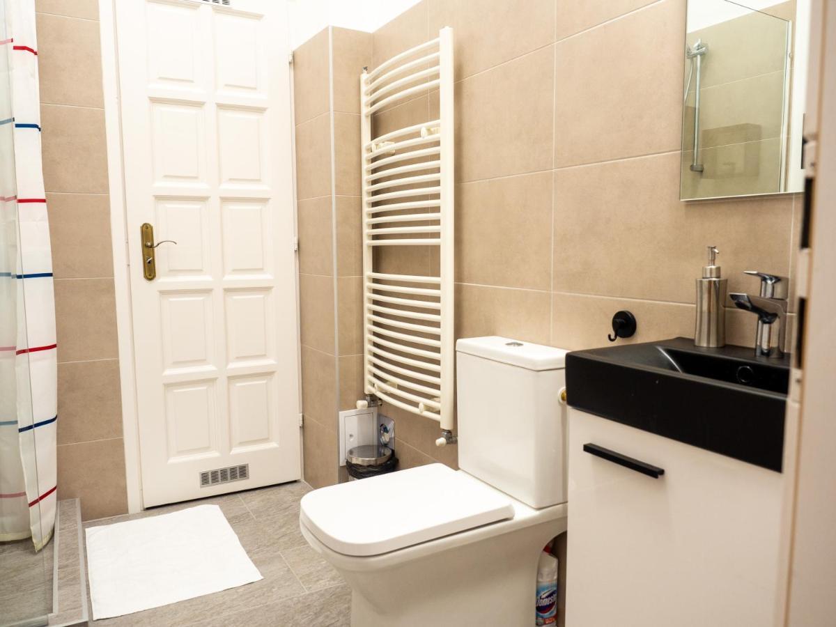 Apartment D52 - New In Downtown