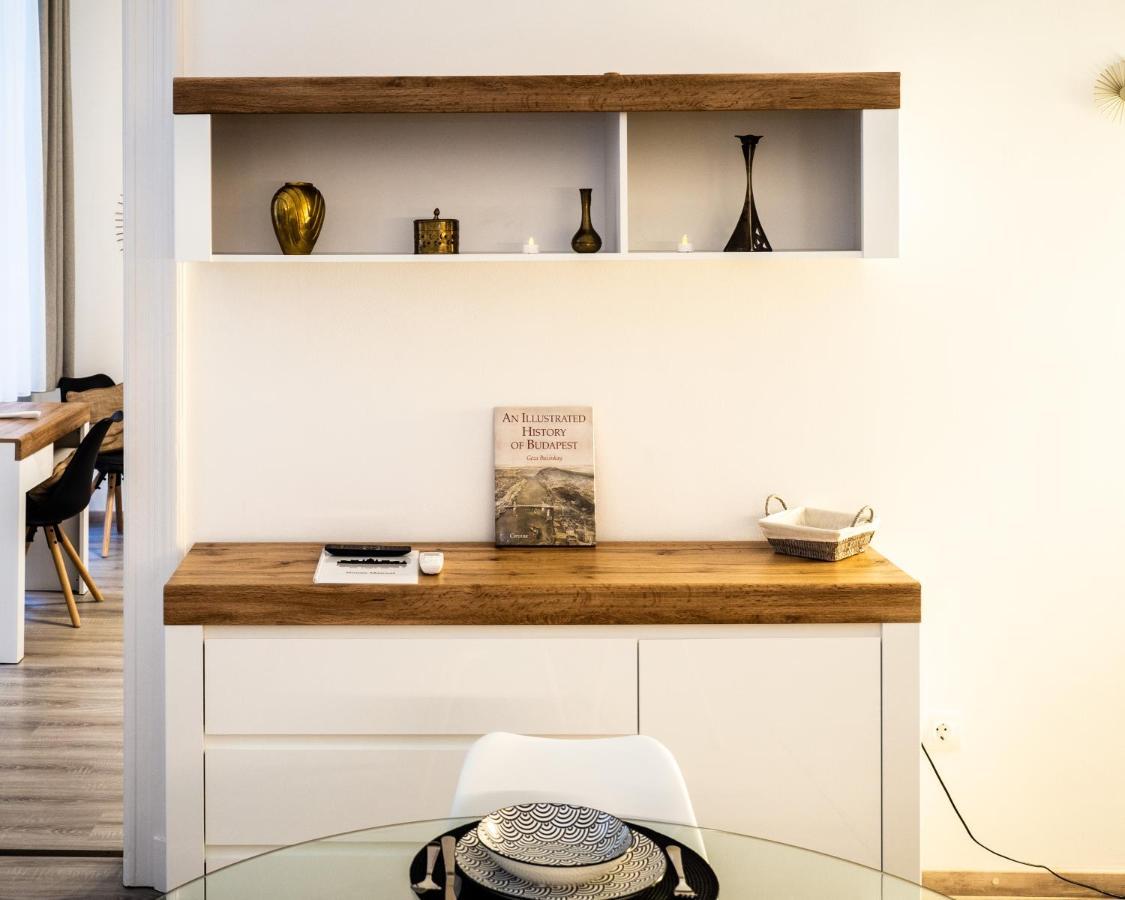 D52 - New In Downtown Apartman *