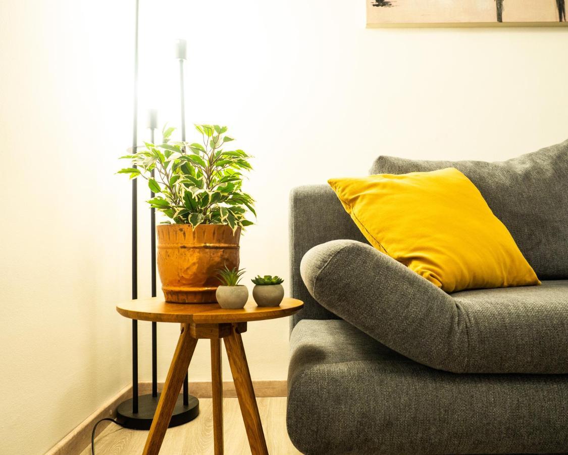 D52 - New In Downtown Apartman